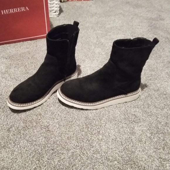 Universal Thread Black Booties - Picture 2 of 3